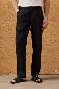 Herr svart linnekostym med dragkedja framtill, safari-stil, sommar