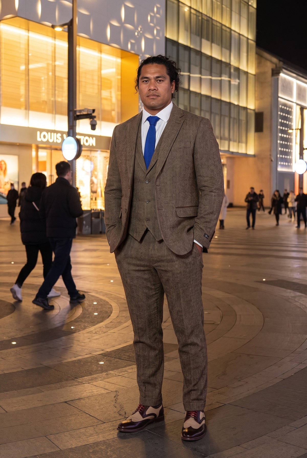 Look #966 styled with Ekbrun fiskbensmönstrad tweed 3-delad kostym