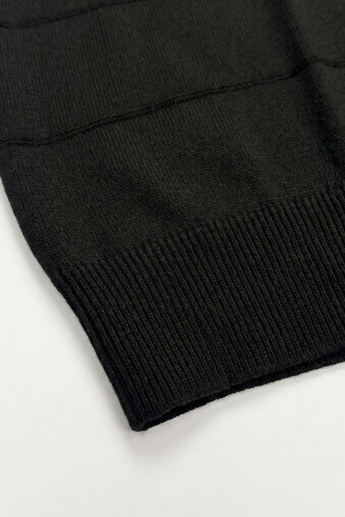 Svart texturerad stickad t-shirt för män