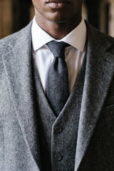 Svart herrslips i tweed i ullblandning