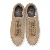 Herrsneakers i stengrå mocka med snörning och casual look