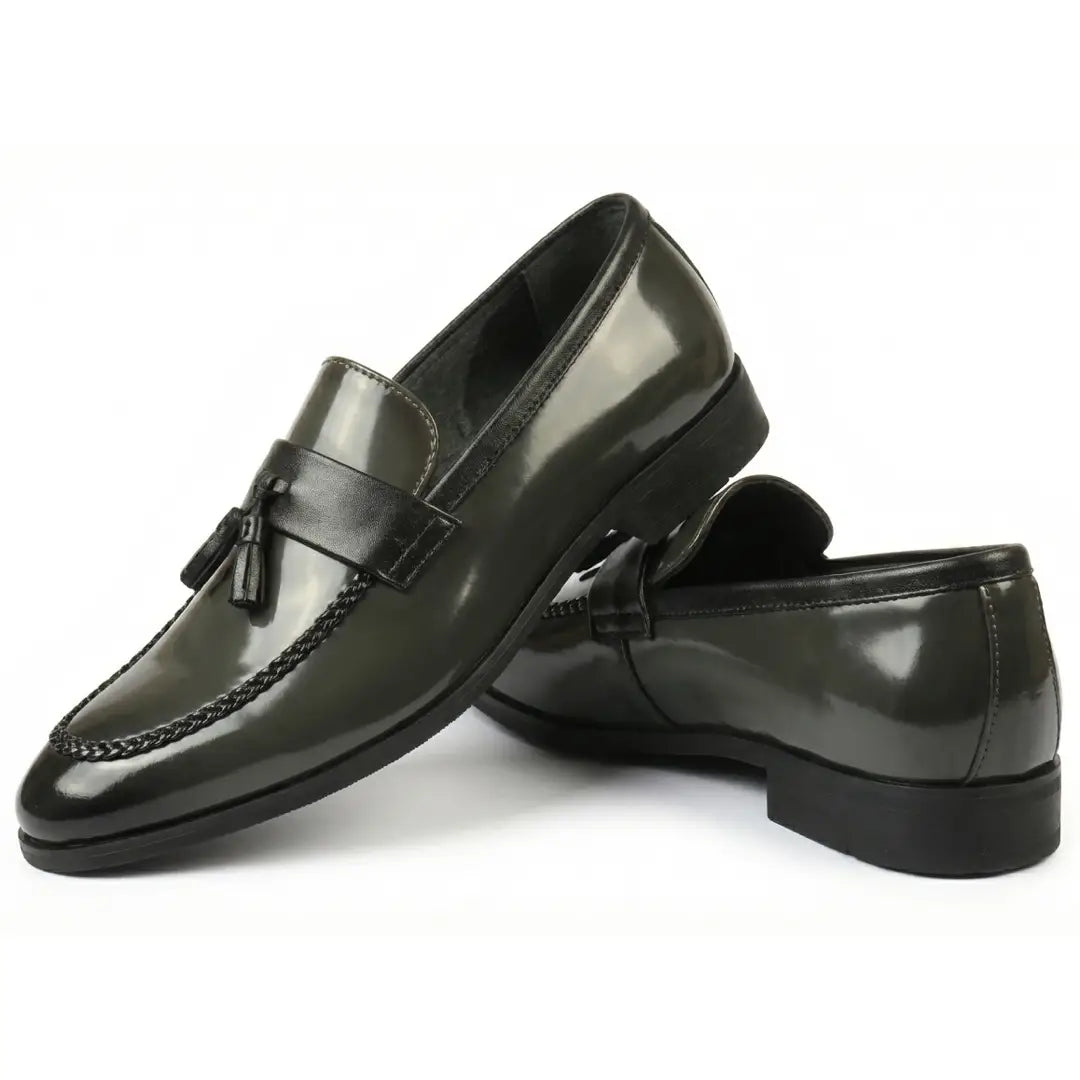 Herrloafers med tofs och högglans