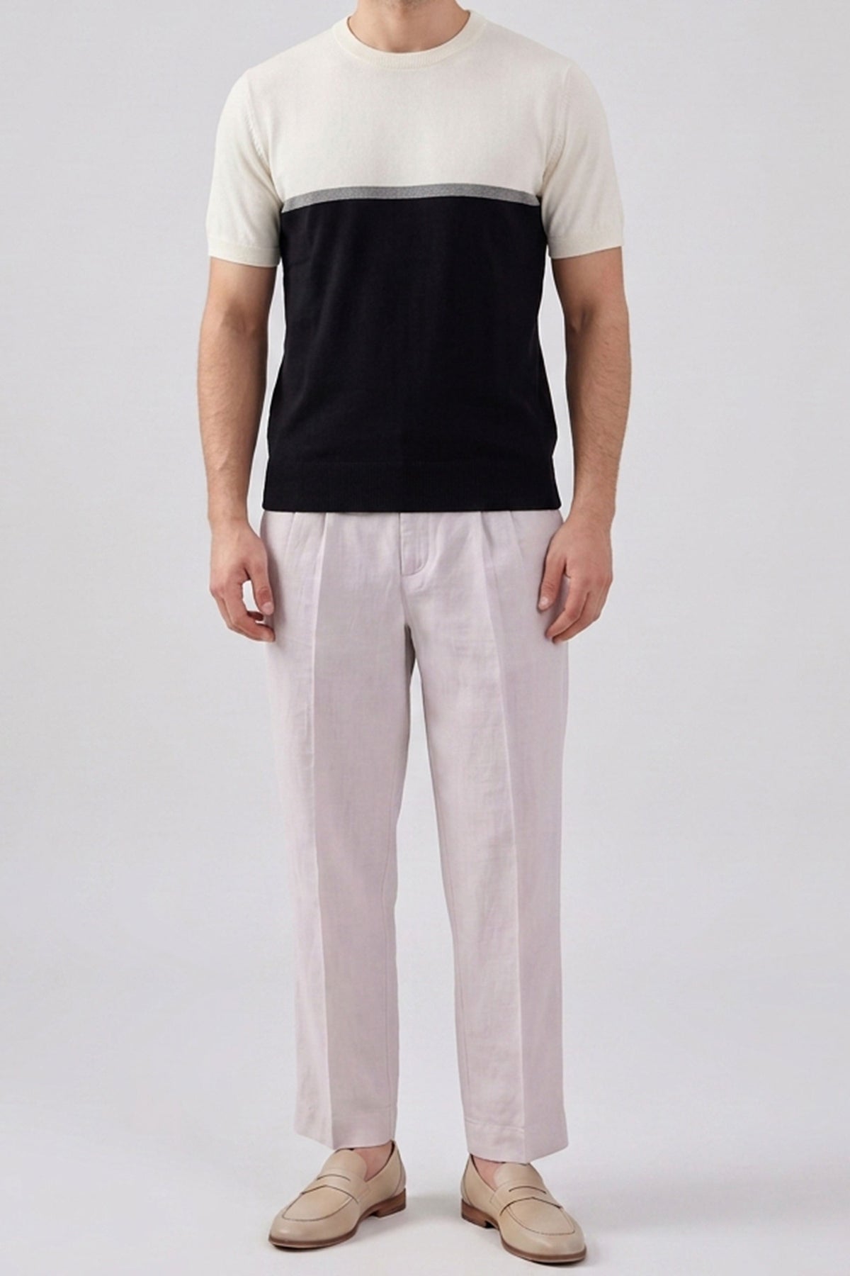 Vit och svart stickad t-shirt med färgblock för män