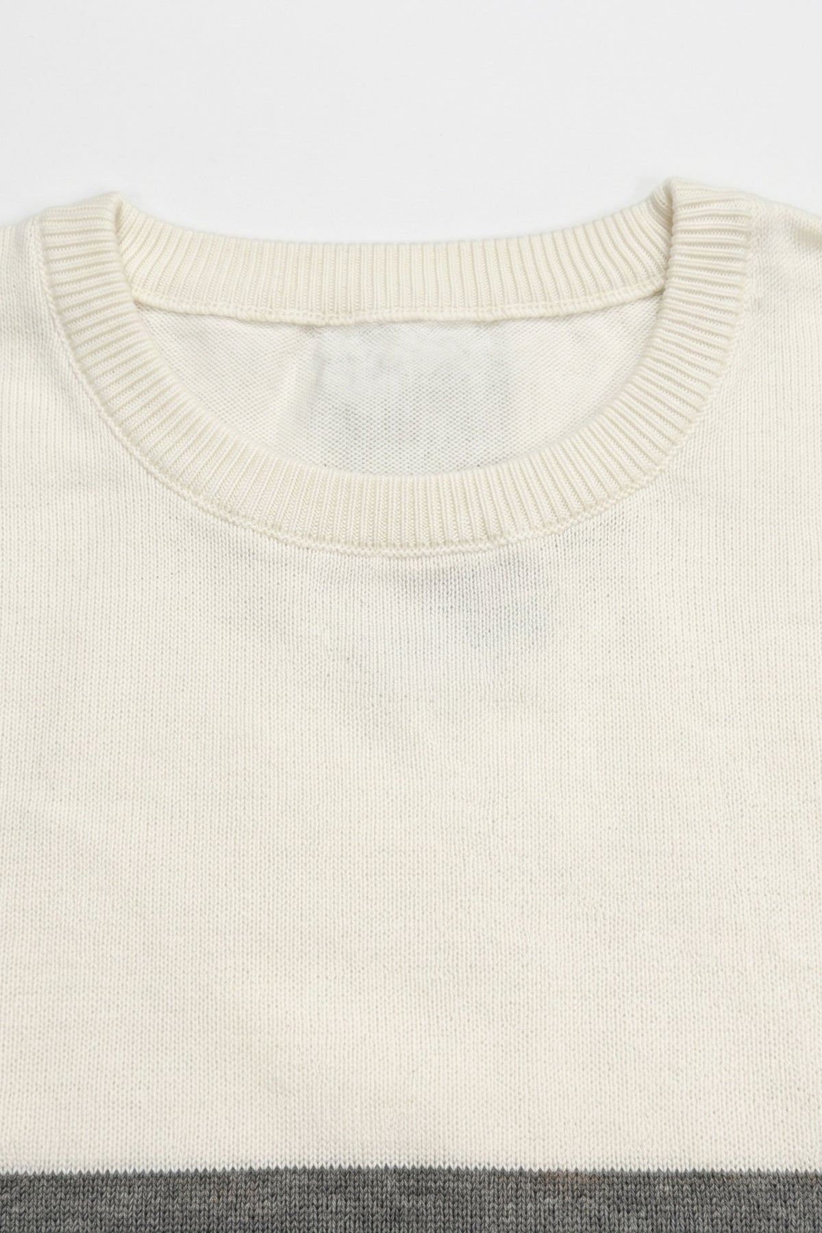 Vit och svart stickad t-shirt med färgblock för män