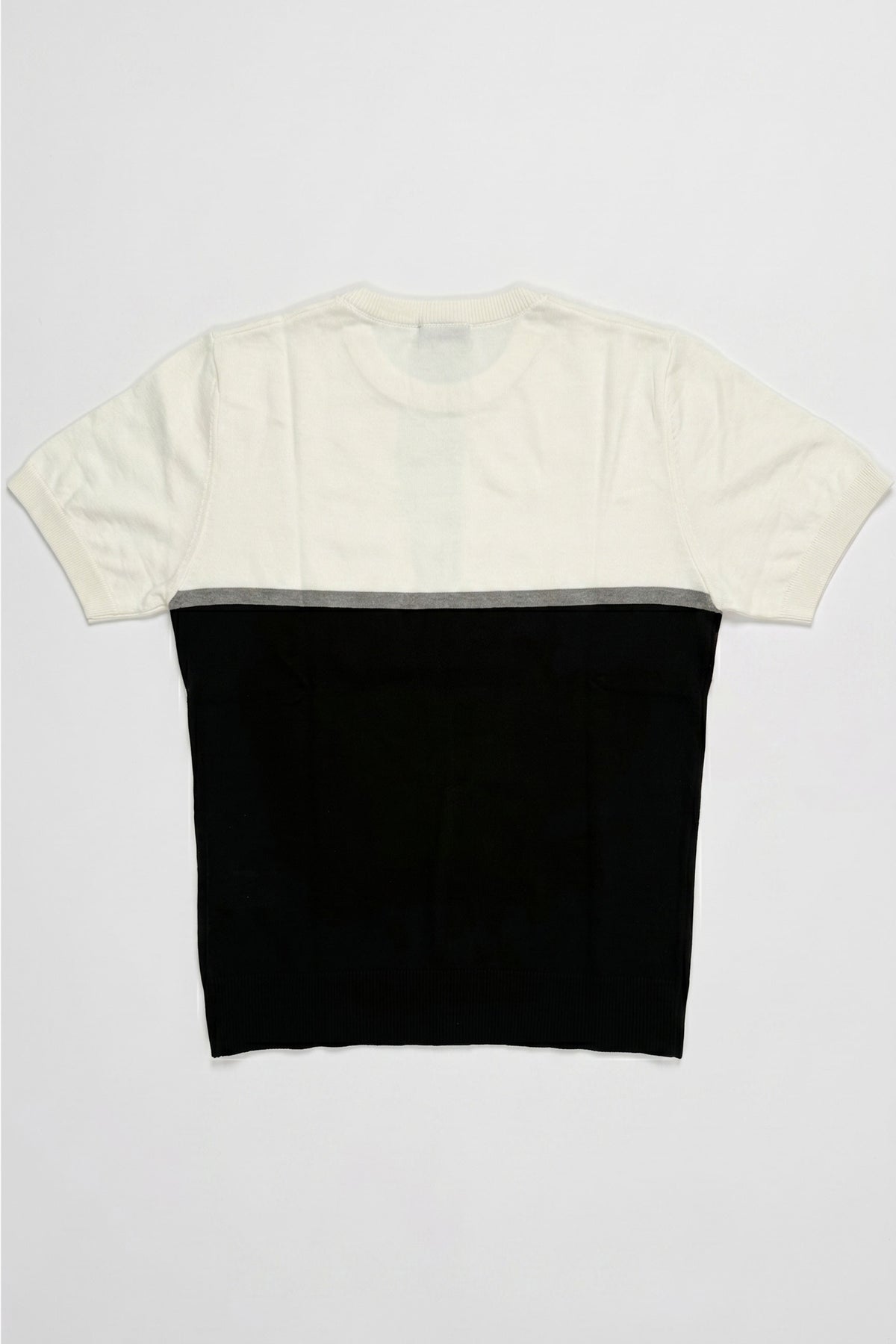 Vit och svart stickad t-shirt med färgblock för män